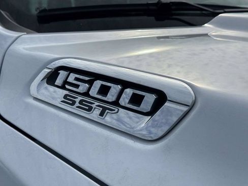 Used 2025 RAM 1500 Laramie AWD/4WD image 7