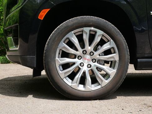 Used 2023 GMC Yukon XL Denali AWD/4WD image 9