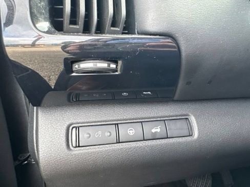 Used 2025 Nissan Pathfinder SV AWD/4WD image 40