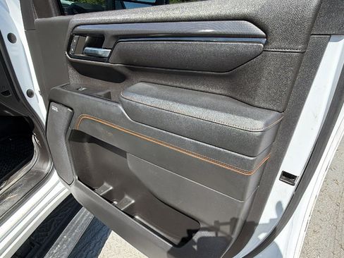 Used 2024 GMC Sierra 2500 AT4 w/ AT4 Premium Plus Package AWD/4WD image 19