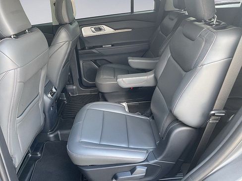 Used 2025 Ford Explorer Active w/ Active Comfort Package RWD image 13