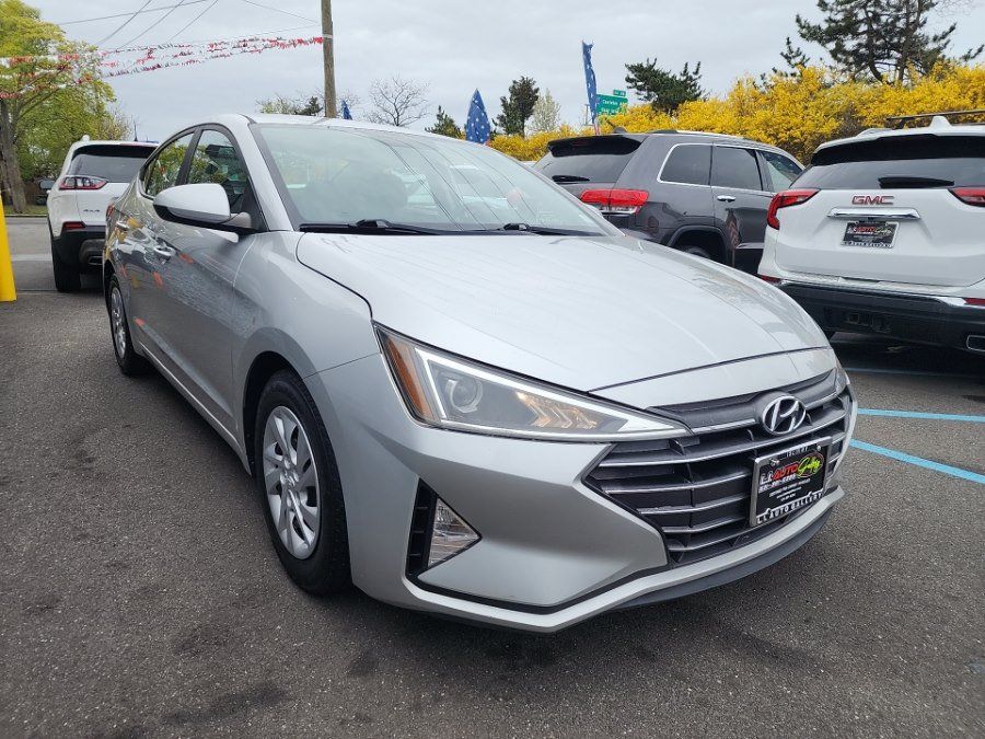 Used 2019 Hyundai Elantra SE w/ Cargo Package FWD image 4