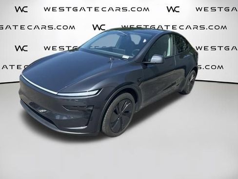 Used 2026 Tesla Model Y Long Range RWD image 1