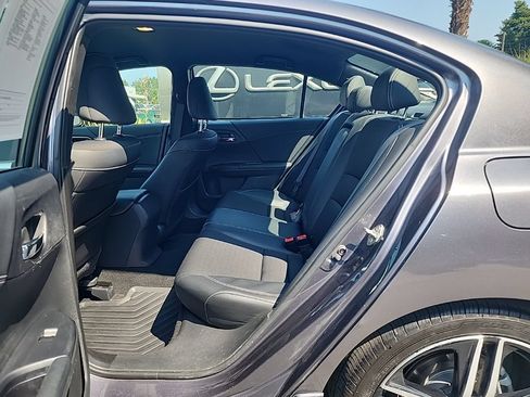Used 2017 Honda Accord Sport image 5