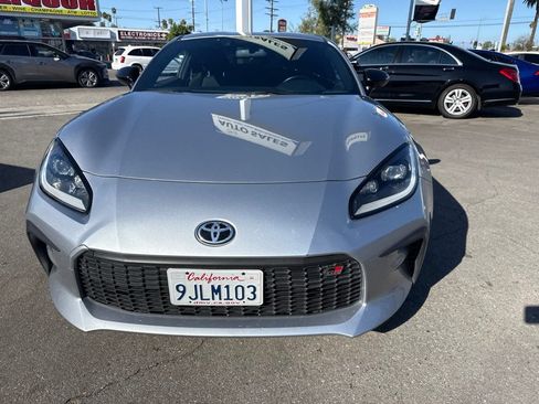 Used 2023 Toyota GR86 w/ ALL Weather Mat Package (TMS) RWD image 3