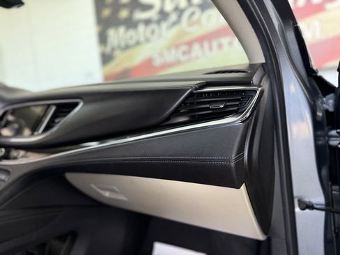 Used 2021 Buick Enclave Essence image 19