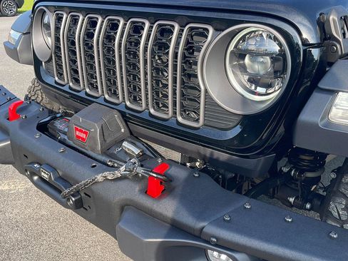 Used 2025 Jeep Wrangler Rubicon AWD/4WD image 17