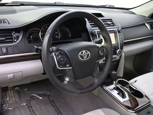 Used 2012 Toyota Camry XLE FWD image 8
