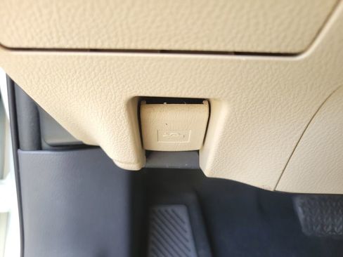 Used 2021 Toyota Camry LE image 29