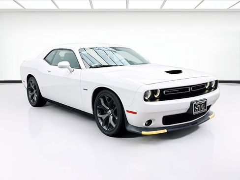 Used 2019 Dodge Challenger R/T image 3