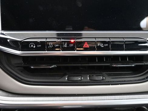 Used 2025 Jeep Compass Limited image 20