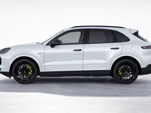 Certified 2024 Porsche Cayenne AWD/4WD image 2