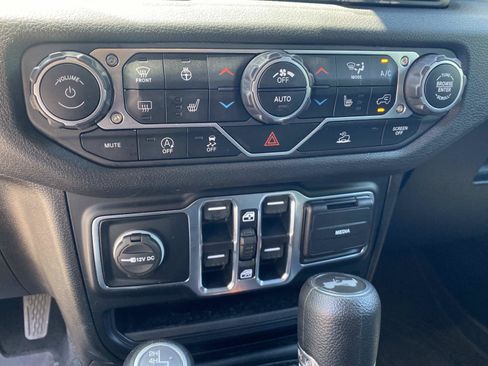Used 2024 Jeep Wrangler Unlimited Sport AWD/4WD image 28