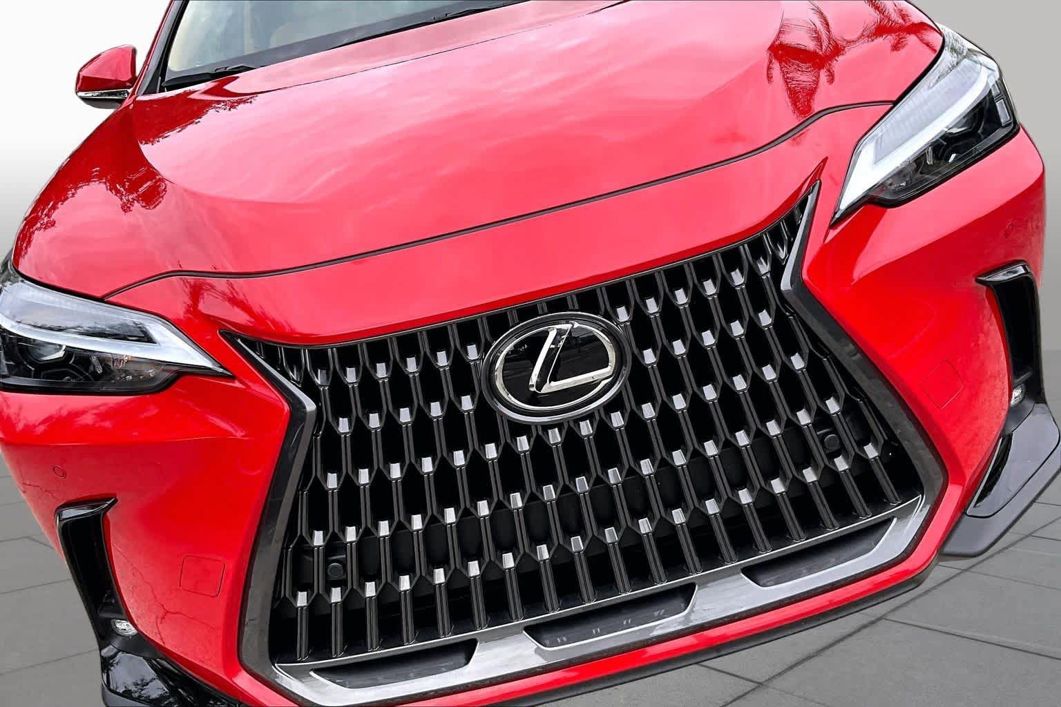 Used 2025 Lexus NX 250 FWD w/ Accessory Package (Z2) image 30