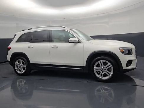 Used 2022 Mercedes-Benz GLB 250 4MATIC image 2