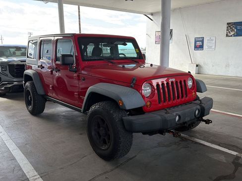 Used 2012 Jeep Wrangler Unlimited Rubicon w/ Connectivity Group AWD/4WD image 2
