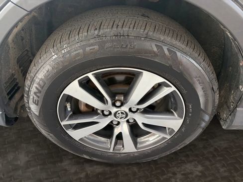 Used 2017 Toyota RAV4 XLE AWD/4WD image 32