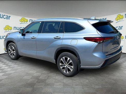 Used 2020 Toyota Highlander XLE AWD/4WD image 5