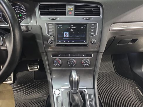 Used 2017 Volkswagen Golf Alltrack SE image 19