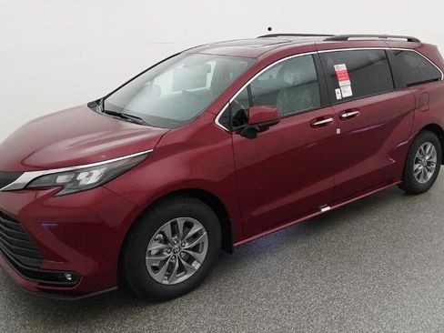 New 2026 Toyota Sienna XLE FWD image 1