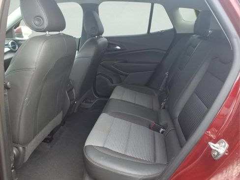 Used 2025 Chevrolet Trax LT FWD image 13