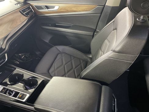 Used 2025 Volkswagen Atlas SE image 23