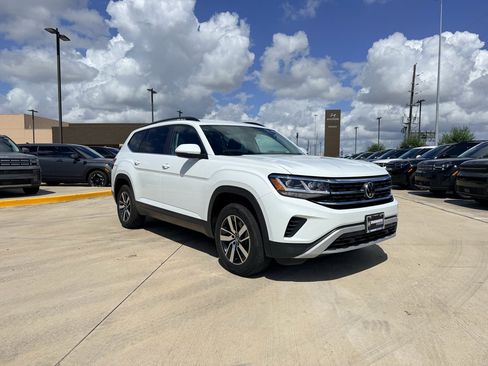 Used 2022 Volkswagen Atlas SE FWD image 2