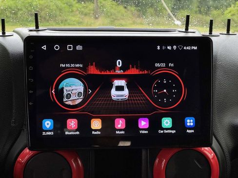 Used 2017 Jeep Wrangler Unlimited Sport w/ Connectivity Group AWD/4WD image 4