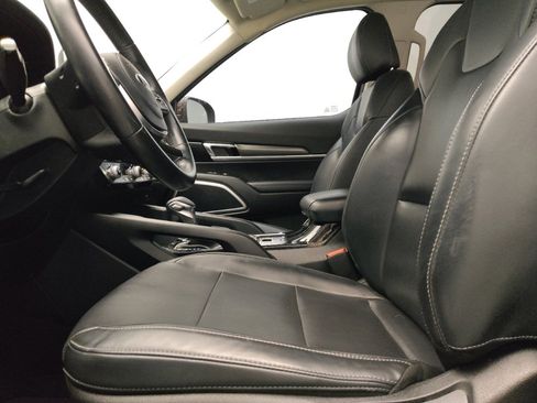 Used 2021 Kia Telluride LX FWD image 17