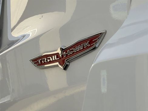 Used 2020 Jeep Grand Cherokee Trailhawk image 9