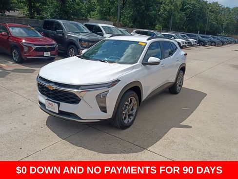 Used 2025 Chevrolet Trax LT w/ LT Convenience Package FWD image 1