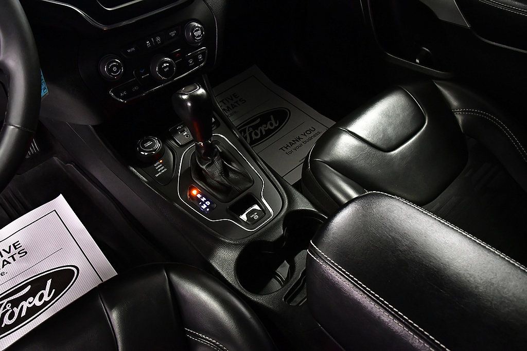 Used 2022 Jeep Cherokee Latitude AWD/4WD image 21