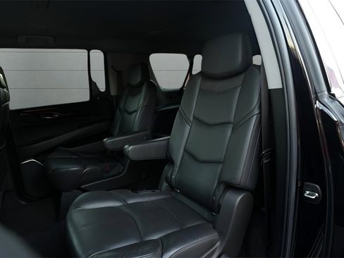 Used 2020 Cadillac Escalade ESV 4WD image 30