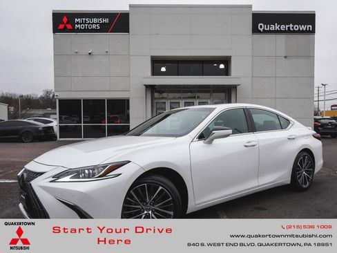 Used 2023 Lexus ES 250 w/ Premium Package image 1