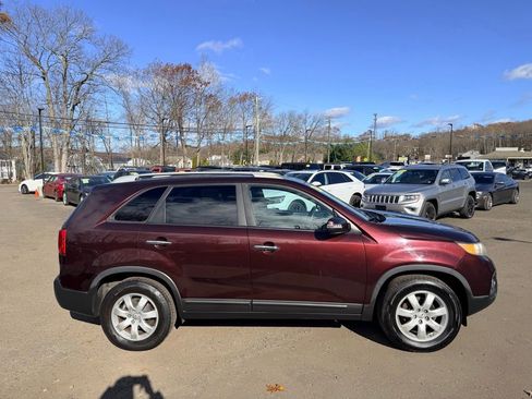 Used 2013 Kia Sorento LX w/ Convenience Pkg image 3