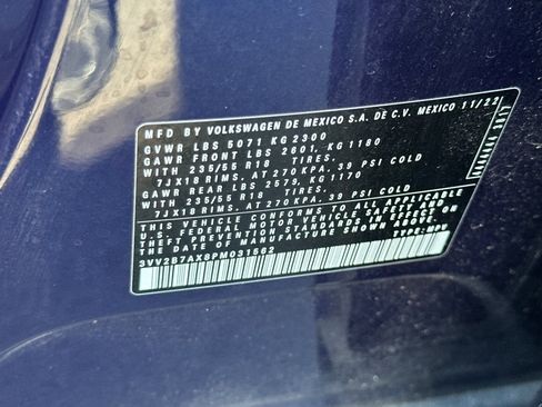Used 2023 Volkswagen Tiguan SE AWD/4WD image 37