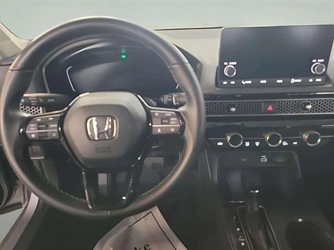 Used 2023 Honda Civic EX image 9