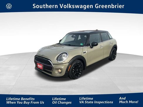 Used 2019 MINI Cooper 4-Door Hardtop image 1