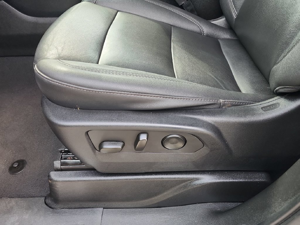 Used 2023 Chevrolet Tahoe LT w/ Luxury Package RWD image 12