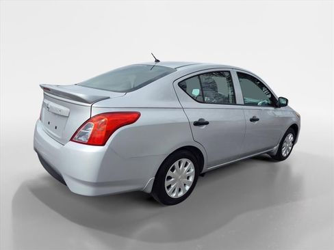 Used 2019 Nissan Versa S Plus image 5