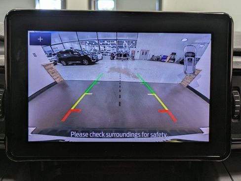 Used 2022 Ford Explorer XLT image 13