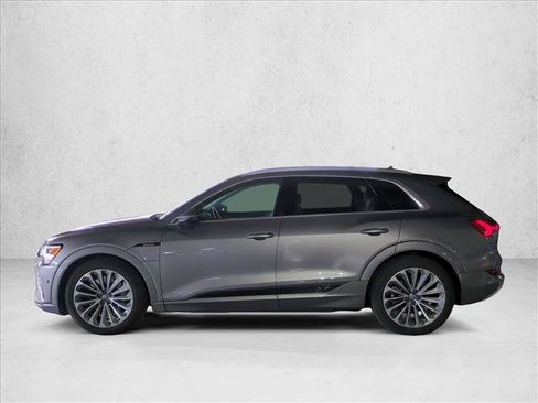 Used 2019 Audi e-tron Prestige w/ Prestige Package AWD/4WD image 9