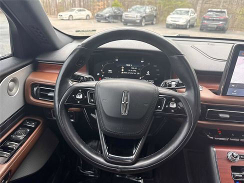 Used 2022 Lincoln Aviator Reserve w/ Equipment Group 201A image 16