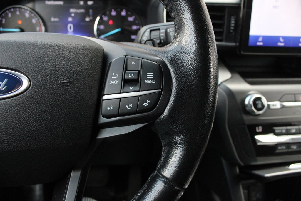 Used 2020 Ford Explorer XLT w/ Equipment Group 202A AWD/4WD image 12