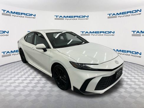 Used 2025 Toyota Camry SE FWD image 7