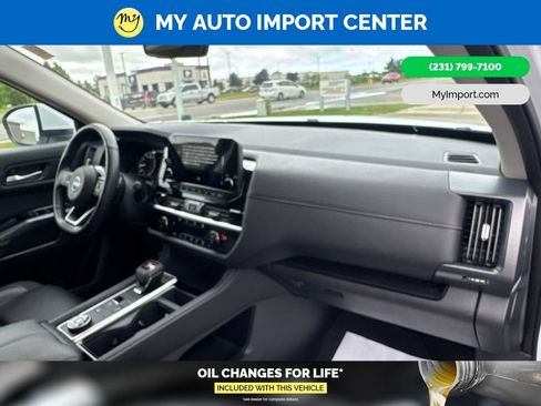 Used 2025 Nissan Pathfinder SL AWD/4WD image 31