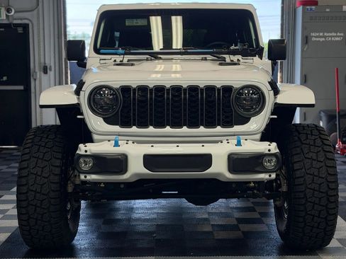 Used 2024 Jeep Wrangler Unlimited Sahara image 2