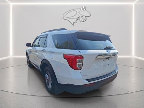 Used 2024 Ford Explorer XLT AWD/4WD image 3