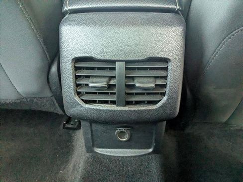 Used 2018 Ford Fusion SE FWD image 16