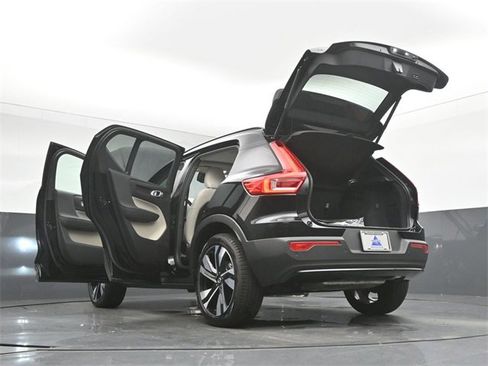 Used 2024 Volvo XC40 B5 Plus w/ Climate Package image 57